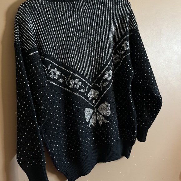 Black & Silver bow Sweater made in Korea - Picture 6 of 6